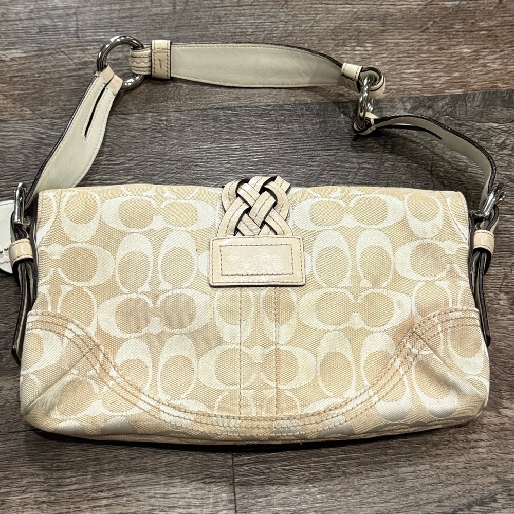 Coach Vintage Cream Shoulder Bag - Picture 4 of 12